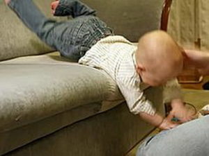 Падение ребенка с дивана