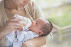 Новорожденный давиться во время кормления