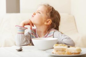 Отказ от еды у ребенка
