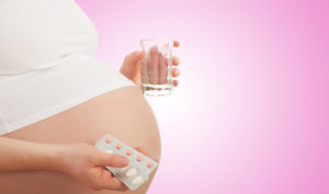 Не зная о беременности принимала лекарства. Как влияет на плод?