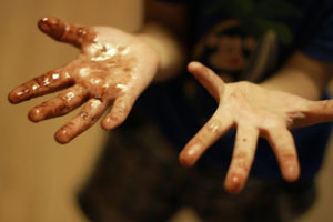 Опасность заражение от грязных ватки и перчаток